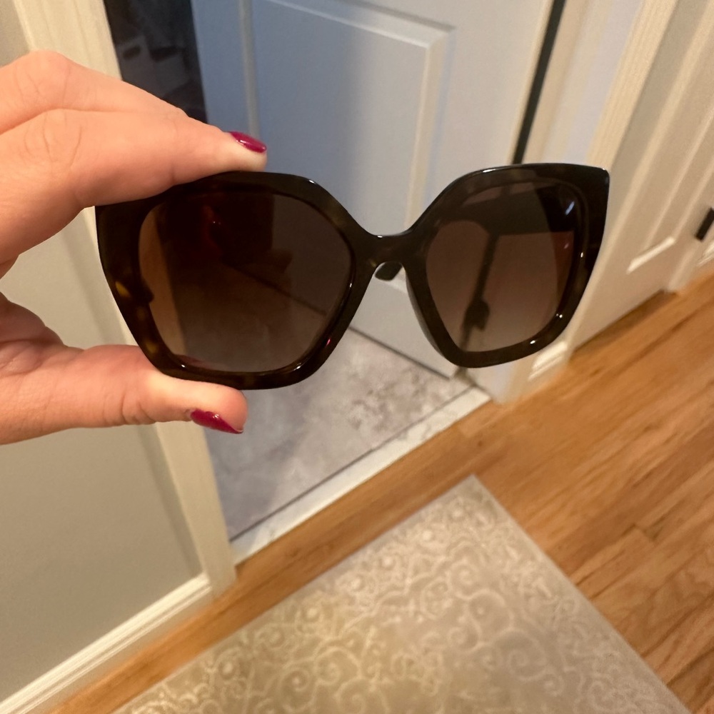 Prada Tortoise Shell Women's Sunglasses - Picture 4 of 5